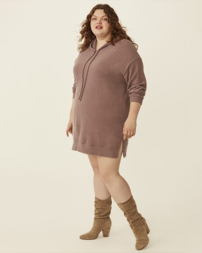 Front of 5'10.5" model wearing a plus size Eugenia Hoodie Dress in Lilac by Meri Skye. | dia_product_style_image_id:274238